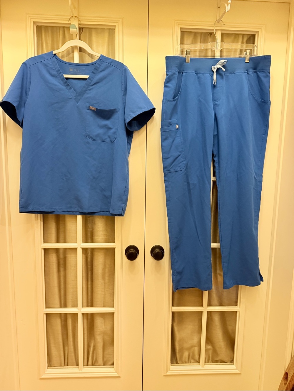 LARGE Royal Blue Women’s Figs Scrub
Set w/ Kade Cargo Pants